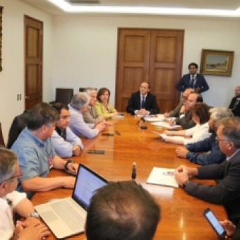 tehuelche noticias: Dirigentes de la pesca artesanal y autoridades regionales se reunieron con Ministro SEGPRES y Subsecretario de Pesca