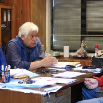 tehuelche noticias: Vecino de Villa Amengual logr&oacute; obtener el t&iacute;tulo de su propiedad
