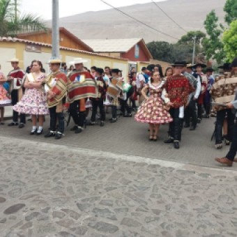 tehuelche noticias: Dos parejas representaron a la regi&oacute;n de Ays&eacute;n en Muestra Nacional de Cueca Escolar realizada en Arica