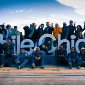 tehuelche noticias: Con j&oacute;venes y trabajadores autoridades municipales inauguran letras gigantes de &ldquo;Chile Chico&rdquo;