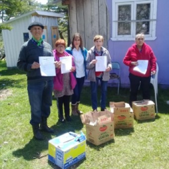 tehuelche noticias: MAS DE 150 ADULTOS MAYORES RECIBIERON UNA CANASTA NAVIDE&Ntilde;A POR PARTE DEL MUNICIPIO DE COYHAIQUE