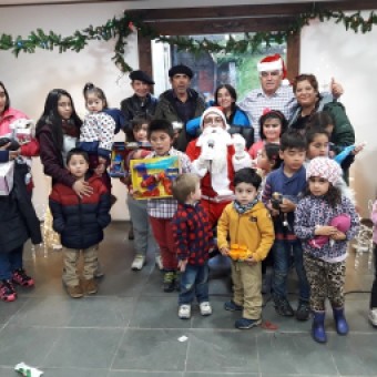 tehuelche noticias: &ldquo;Viejito Pascuero&rdquo; inici&oacute; recorrido en la comuna de Chile Chico saludando a ni&ntilde;os y ni&ntilde;as de Bertrand