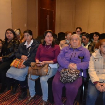 tehuelche noticias: En emotiva ceremonia adultos recibieron certificado de participaci&oacute;n del Plan de Alfabetizaci&oacute;n Contigo Aprendo del Ministerio de Educaci&oacute;n