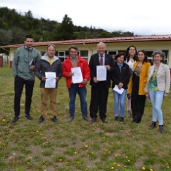 tehuelche noticias: Entregan terreno para habilitar educaci&oacute;n parvularia  en Liceo de Cerro Castillo