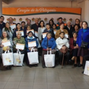 tehuelche noticias: ADULTOS MAYORES DE COYHAIQUE SE CERTIFICARON EN EL CIERRE DE LA DUOD&Eacute;CIMA VERSI&Oacute;N DEL PROGRAMA V&Iacute;NCULOS