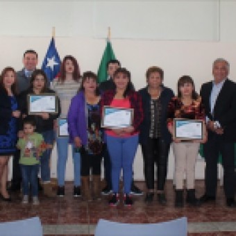 tehuelche noticias: INTERNAS DEL CENTRO DE CUMPLIMIENTO PENITENCIARIO FUEROS CERTIFICADAS EN CURSOS DE PELUQUER&Iacute;A Y MANICURA