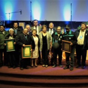 tehuelche noticias: MUNICIPALIDAD DE COYHAIQUE REALIZA EMOTIVO HOMENAJE A PIONEROS DE LA COMUNA
