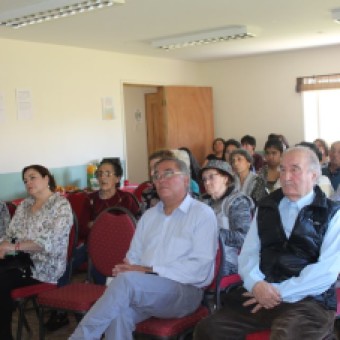 tehuelche noticias: Con buena asistencia de vecinos y vecinas se realiz&oacute; la primera escuela constituyente organizada por la Mesa de Unidad Social