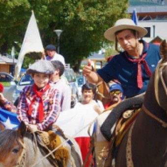 tehuelche noticias: XIX SEMANA DEL PIONERO FINALIZA CON MULTITUDINAL MATEADA Y DESFILE DE TRADICIONES