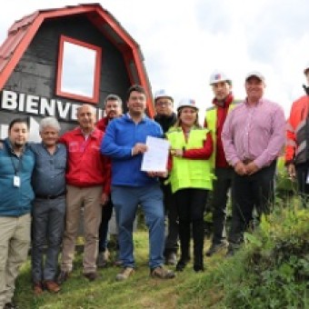 tehuelche noticias: Entregan terreno a empresa que pavimentar&aacute; 14 kil&oacute;metros entre los sectores El Pangue-Lago Risopatr&oacute;n y Puyuhuapi