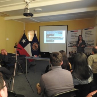 tehuelche noticias: En charla organizada entre Gobernaci&oacute;n y CIEP se exponen nuevos antecedentes de la riqueza arqueol&oacute;gica de Chile Chico
