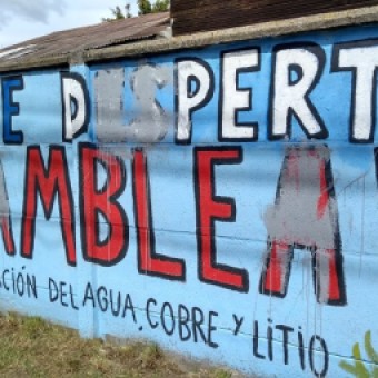 tehuelche noticias: Muralista UMLEM- Pinta y Lucha denuncia ataque a murales en la ciudad de Coyhaique