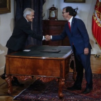 tehuelche noticias: Profesores en alerta ante actuar del nuevo Ministro de Educaci&oacute;n