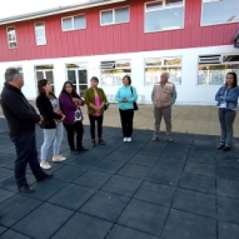 tehuelche noticias: Valoran obras que mejoran las condiciones de estudio y trabajo en colegios de Chile Chico