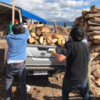 tehuelche noticias: MUNICIPALIDAD DE COYHAIQUE CREA EQUIPO DE CONTINGENCIA PARA ENTREGA DE LE&Ntilde;A A ADULTOS MAYORES