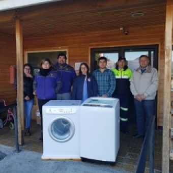 tehuelche noticias: Municipio realiz&oacute; entrega de elementos para higienizar ropa m&eacute;dica en posta local