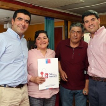 tehuelche noticias: Bienes Nacionales contacta por tel&eacute;fono a 41 familias de Ays&eacute;n para informarles que ahora son due&ntilde;os de sus propiedades