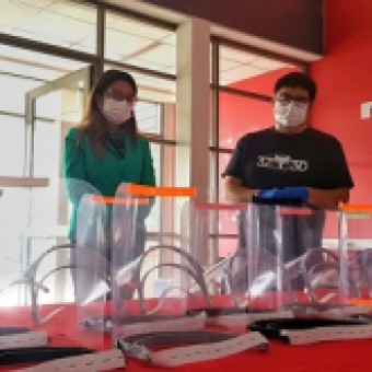 tehuelche noticias: INACAP Coyhaique y 3Z3D entregaron protectores faciales para el personal de salud