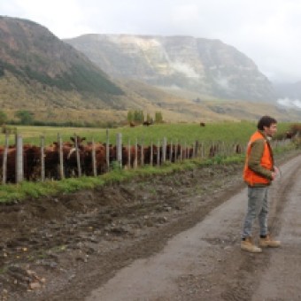 tehuelche noticias: SEREMI DEL MOP INSPECCIONA TRABAJOS DE CONSERVACI&Oacute;N DEL CAMINO EL CLARO-CERRO  HUEMULES Y CONSTRUCCI&Oacute;N DE UN MURO DE CONTENCI&Oacute;N EN VARIANTE SUR