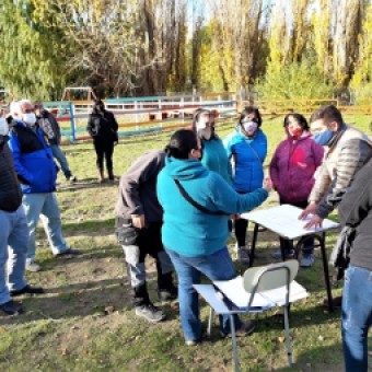 tehuelche noticias: Artesanas de Chile Chico valoran gesti&oacute;n municipal al iniciar obras de sala de exposici&oacute;n