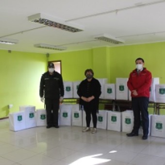 tehuelche noticias: GENDARMER&Iacute;A REALIZ&Oacute; CAMPA&Ntilde;A SOLIDARIA DE RECOLECCI&Oacute;N DE ALIMENTOS