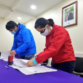 tehuelche noticias: FOSIS firma convenio para que Municipalidad de Cisnes ejecute 2 programas de emprendimiento en la comuna