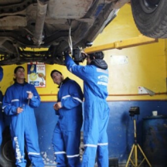 tehuelche noticias: Profesor de la Carrera de Mec&aacute;nica Automotriz del Liceo Municipal Rep&uacute;blica Argentina Entrega Consejos Para Evitar Fallas Mec&aacute;nicas en los Autom&oacute;viles