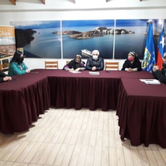 tehuelche noticias: Municipio de Chile Chico y Asociaci&oacute;n Ant&uuml; &Ntilde;i Fot&uuml;m firman convenio de colaboraci&oacute;n