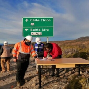 tehuelche noticias: MOP ENTREGA TERRENO A EMPRESA PARA COMENZAR PAVIMENTACI&Oacute;N DEL CAMINO ENTRE CHILE CHICO Y EL CRUCE A BAH&Iacute;A JARA