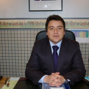 tehuelche noticias: Designan a V&iacute;ctor Oyarz&uacute;n como Gobernador Coyhaique
