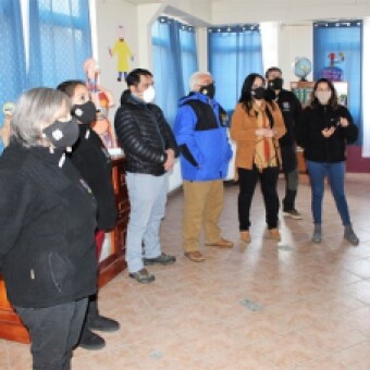 tehuelche noticias: Escuela de Chile Chico primera en Latinoam&eacute;rica en implementar &ldquo;poleras m&aacute;gicas&rdquo;