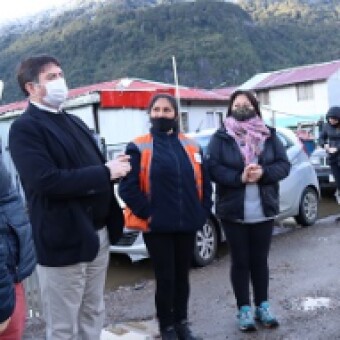 tehuelche noticias: Bienes Nacionales hizo entrega de dos inmuebles al Municipio de Ays&eacute;n