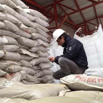 tehuelche noticias: CORTE SUPREMA FALLA A FAVOR DE SERNAPESCA Y CONDENA A EMPRESA SALMONES DE CHILE POR EMBLEM&Aacute;TICO CASO HARINAS
