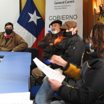 tehuelche noticias: Con apoyo de Gobernaci&oacute;n abasteros de Chile Chico oficializan su cooperativa