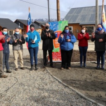 tehuelche noticias: Familias del comit&eacute; Nuevo Horizonte de Cochrane recibieron las llaves de sus nuevas y modernas casas