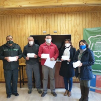 tehuelche noticias: GENDARMER&Iacute;A RECIBE DONACI&Oacute;N DE MASCARILLAS DE PARTE DE LA CMPC