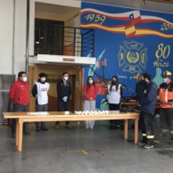 tehuelche noticias: INJUV entrega adaptadores para equipos de respiraci&oacute;n aut&oacute;noma a bomberos para evitar contagios de COVID-19