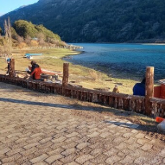 tehuelche noticias: Con mano de obra local Municipio de Chile Chico mejora espacios p&uacute;blicos en Bertrand