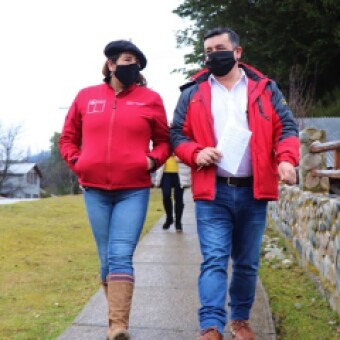 tehuelche noticias: VOCERA DE GOBIERNO VISITA ZONA NORTE DE LA REGI&Oacute;N Y ENTREGA FONDOS CONCURSABLES A LA COMUNA DE LAGO VERDE