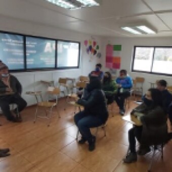 tehuelche noticias: Diputado Ren&eacute; Alinco muestra su apoyo a los m&aacute;s de 25 trabajadores de Corona que fueron despedidos en medio de reorganizaci&oacute;n de la empresa