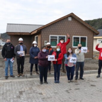 tehuelche noticias: Familias de Villa OHiggins inspeccionaron los avances de sus futuras viviendas 2.0