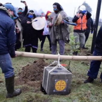 tehuelche noticias: Colocan primera piedra de emblem&aacute;tico proyecto que beneficiar&aacute; a 204 familias de Puerto Ays&eacute;n