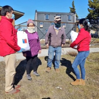 tehuelche noticias: 24 familias de Balmaceda que participan en programa Acci&oacute;n del FOSIS recibieron canastas de alimentos