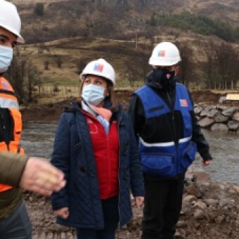 tehuelche noticias: Autoridades visitaron obras del puente Tronador II en sector Villa Ortega
