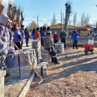 tehuelche noticias: Chile  Chico:  Tras visita a obras en estacionamiento del estadio, llaman al ejecutivo a continuar apoyo planes de empleo