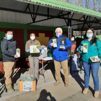 tehuelche noticias: Inician entrega y difusi&oacute;n del tr&iacute;ptico &ldquo;fresco y agroecol&oacute;gico&rdquo; dando valor a productores/as locales