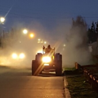 tehuelche noticias: Municipio, Cereceros y Bomberos realizan acci&oacute;n preventiva en todas las calles de Chile Chico