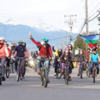 tehuelche noticias: Multitudinaria cicletada por los derechos sociales se desarroll&oacute; en Puerto Ays&eacute;n
