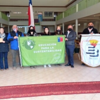 tehuelche noticias: Escuela b&aacute;sica Municipal de Chile Chico recibe certificaci&oacute;n medioambiental de excelente