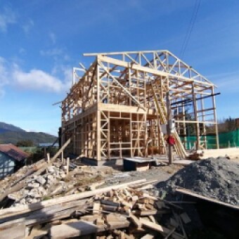 tehuelche noticias: Autoridad comunal y Bomberos valoran construcci&oacute;n de nuevo cuartel en Lago Verde